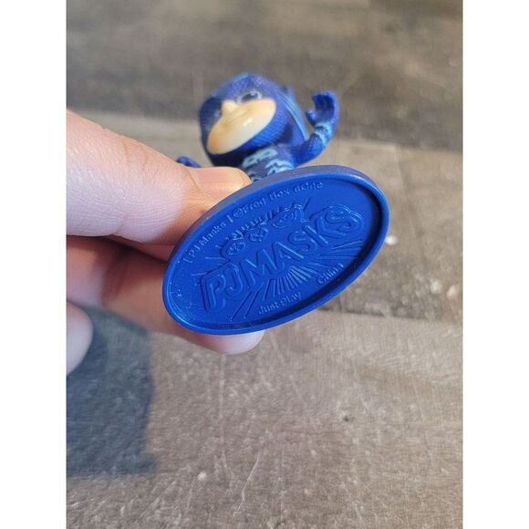 Disney PJ masks Connor Blue Frog box toy figure - Picture 4 of 6